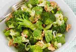 Prøv også Brokkolisalat med romanesco og valnøtter.