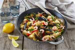 Prøv også Paella med breiflabb og skalldyr.