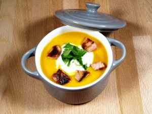 Prøv også Søtpotetsuppe med gulrøtter og ingefær.