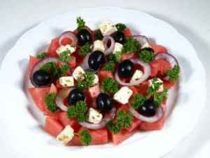 Prøv også Salat med vannmelon, feta og oliven.