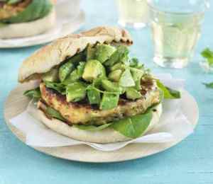 Prøv også Grillet lakseburger med avokadosalsa.