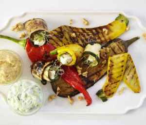 Prøv også Grillede grønnsaker med hummus og tzatziki.