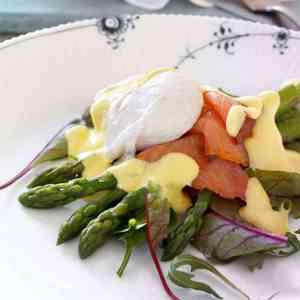 Prøv også Posjert egg med asparges og laks på salatseng.