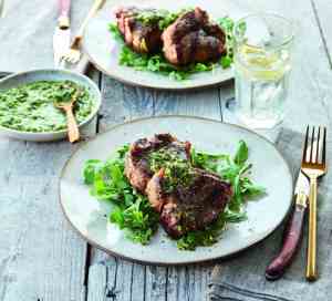 Prøv også Lammekoteletter med sitronmynte salsa verde.