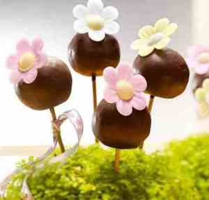 Prøv også Blomstrende cake pops.