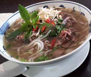 Prøv også Pho Bo - oksekjøttsuppe.