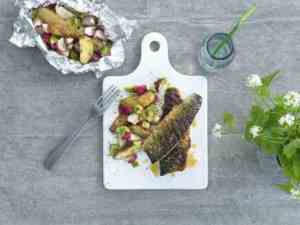 Prøv også Grillet makrell med lun potetsalat.