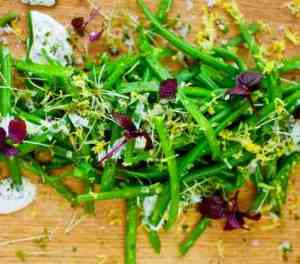 Prøv også Aspargesbønnesalat med sitrondressing.