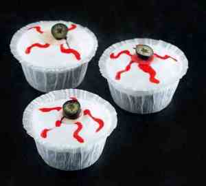 Prøv også Halloween-muffins med øyne.
