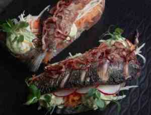 Prøv også Smørbrød med stekt sildefilet, remulade og råkost.