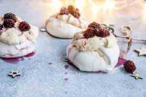 Prøv også Mini pavlova med lune bjørnebær.