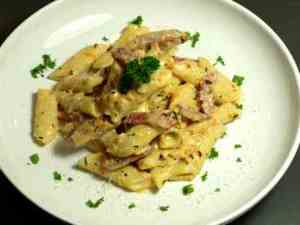 Prøv også Pasta alfredo med krydderpølser.