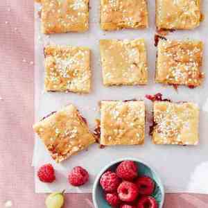Prøv også Blondies med stikkelsbærmarmelade.