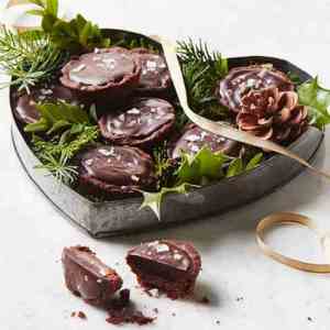 Prøv også Minipaier med salt karamell og sjokoladeganache.