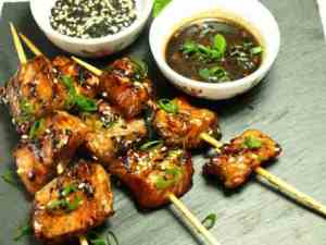 Prøv også Grillet laksespyd Yakitori.