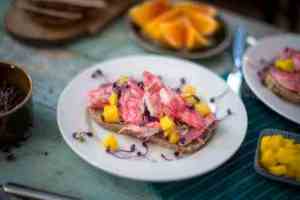Prøv også Skive med LobNobs, mango og spirer.