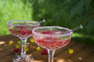 Prøv også Bringebær spritz mocktail.