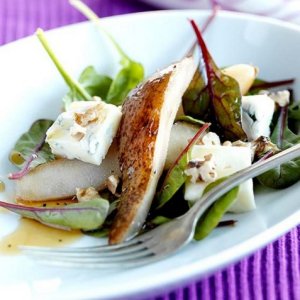 Prøv også Ost og pæresalat med varm dressing.