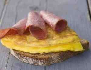 Prøv også Skive med salami og omelett.