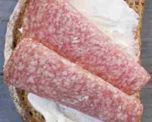 Prøv også Skive med salami og kremost.