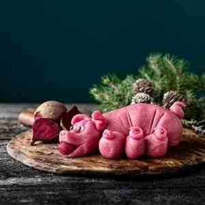 Prøv også Marsipanjulegris farget med rødbete.