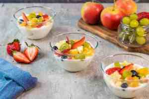 Prøv også Frokost med yoghurt, frukt og bær.