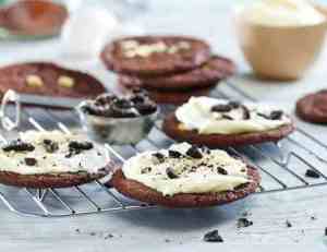 Prøv også Mørke cookies med ostekrem og Oreokjeks.