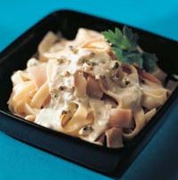 Kalkun med pastasaus og Norzolaost oppskrift.