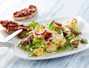 Prøv også Mozzarella på romslig potetsalat.