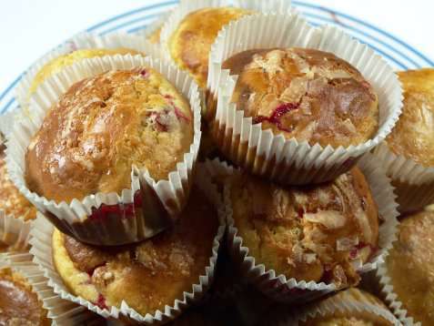 Tyttebær- og appelsinmuffins oppskrift.