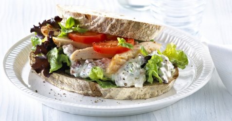 Sandwich med kyllingsalat oppskrift.