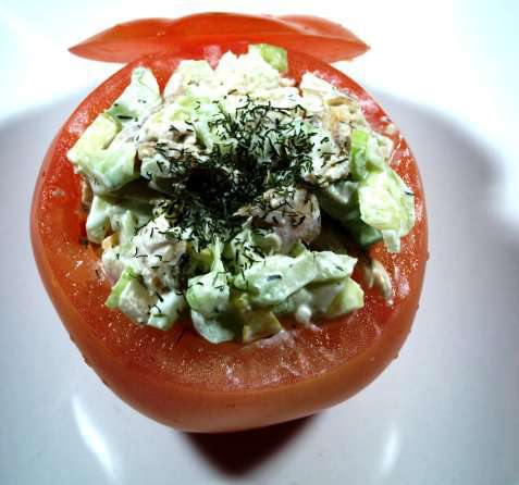 Tomater med kyllingsalat oppskrift.