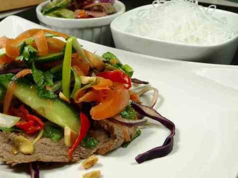 Thai salat med hakket oksekjøtt oppskrift.