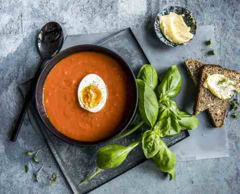 Tomatsuppe med kokt egg oppskrift.