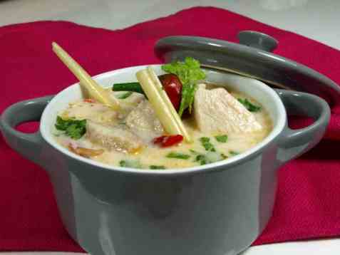 Thailandsk kyllingsuppe(Tom Ka Gai) oppskrift.