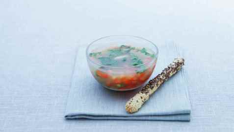 Klar aspargessuppe med tomat og sitron oppskrift.