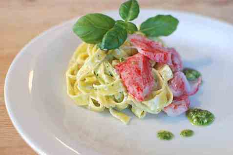 LobNobs med fersk pasta og hjemmelaget pesto oppskrift.
