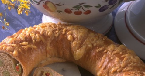 Brød med ost og oliven oppskrift.