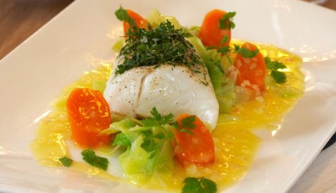 Ovnsbakt skrei med smørsaus og spisskål oppskrift.
