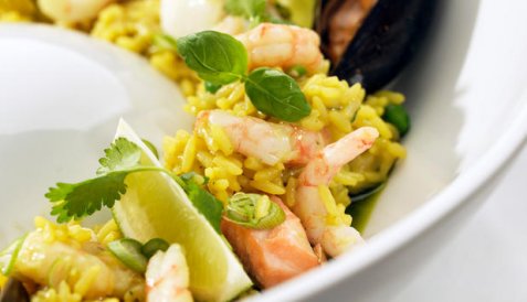 Paella med reker, torsk og blåskjell oppskrift.