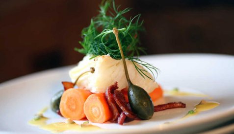 Ovnsbakt tørrfisk med gulrot og bacon oppskrift.
