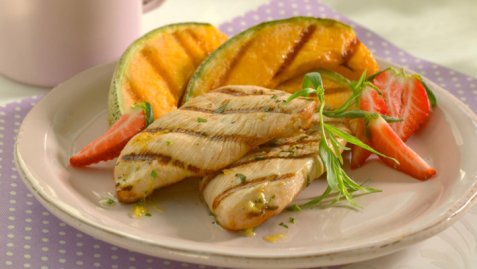 Kalkunbiff med grillet frukt oppskrift.