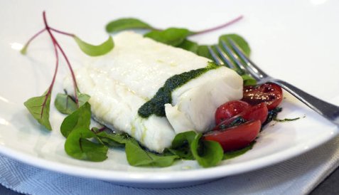 Trøffelmarinert skrei med tomatsalat og urteolje oppskrift.