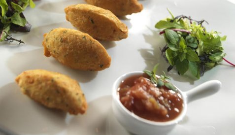 Bolinhos med tørrfisk oppskrift.