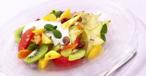 Fruktsalat med vaniljekesam oppskrift.