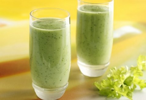 Smoothie med avokado og hasselnøtter oppskrift.