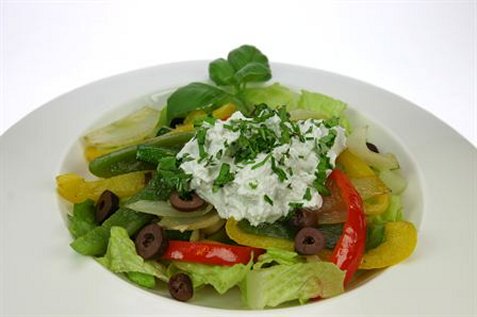 Lun salat med geitostkrem oppskrift.