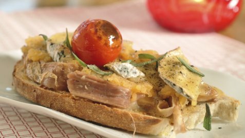 Smørbrød med gratinert pinnekjøtt oppskrift.