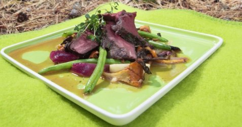 Reinsdyrfilet med rødløkskompott oppskrift.