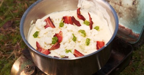 Blomkålsuppe med bacon oppskrift.